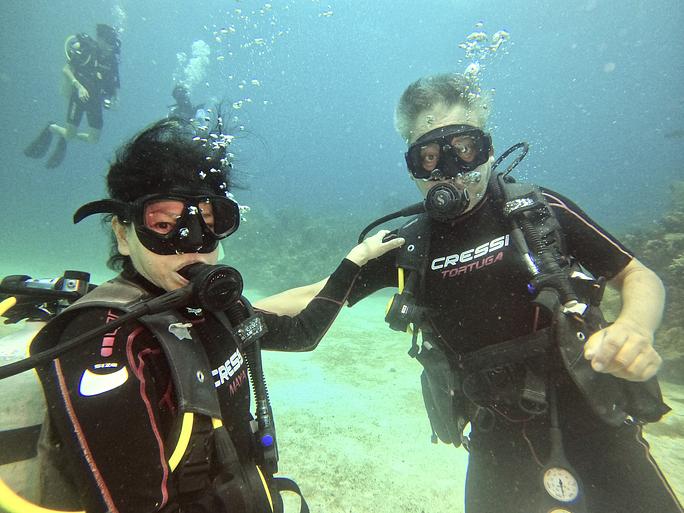 How long does a scuba dive in Chinchorro, Mahahual last?